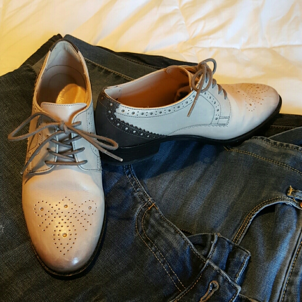 Clarks Netley Rose brogue women's size 6